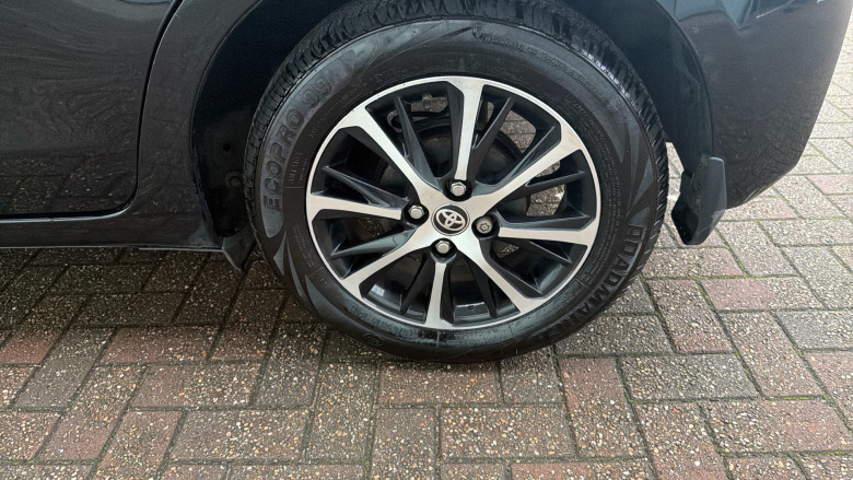 Toyota Yaris 1.5 VVT-i Icon Tech 5dr Petrol Hatchback